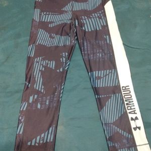 Small women under armour leggings in blue